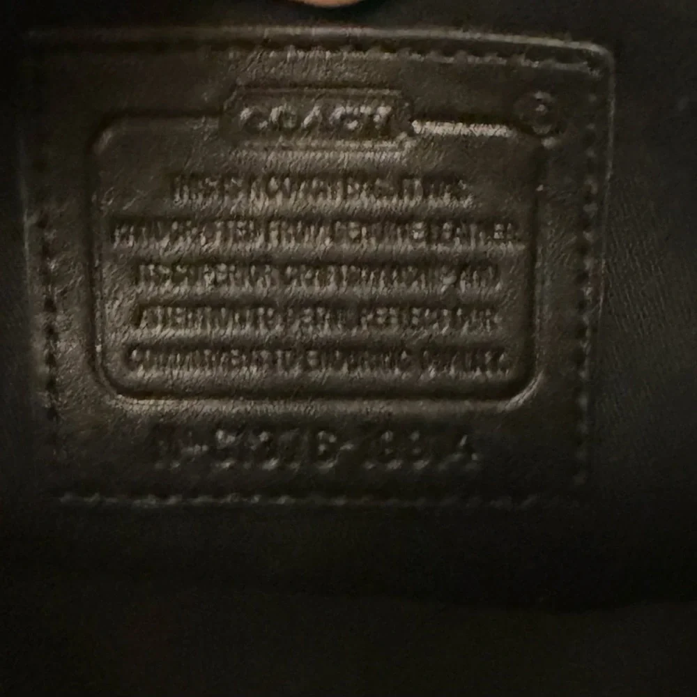 *Like New* Coach Legacy Leather Pocket Purse Vintage Reissue